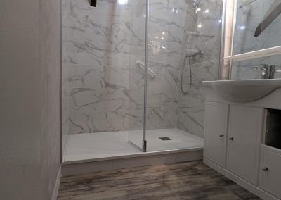 Remplacement de baignoire par douche à Orléans – Solution moderne et sécurisée